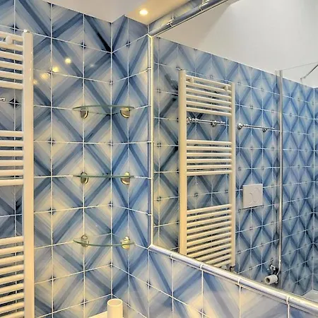 Sleeps 4 Pool Air Con Wifi Apartment
