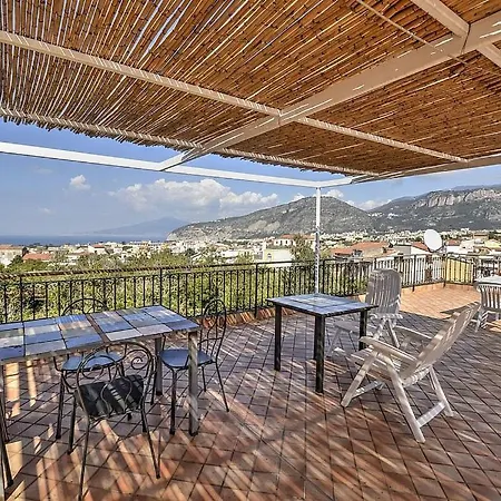 Sleeps 4 Pool Air Con Wifi *