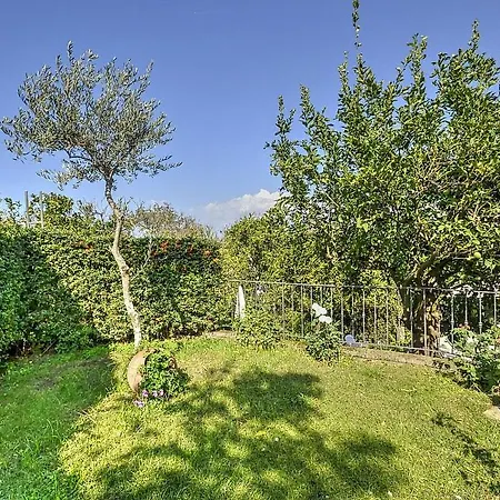 Sleeps 4 Pool Air Con Wifi Apartment *