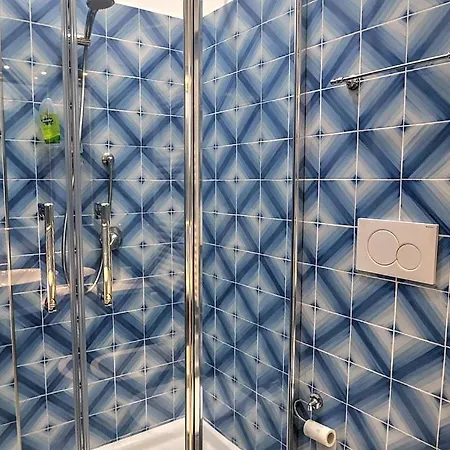 Sleeps 4 Pool Air Con Wifi *