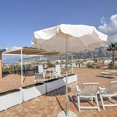 Sleeps 4 Pool Air Con Wifi *
